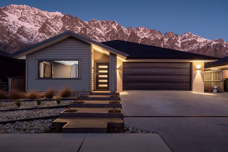 Photo of property in 13 Howden Drive, Jacks Point, 9371