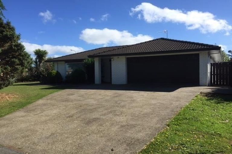 Photo of property in 2 Gairloch Place, Wattle Downs, Auckland, 2103