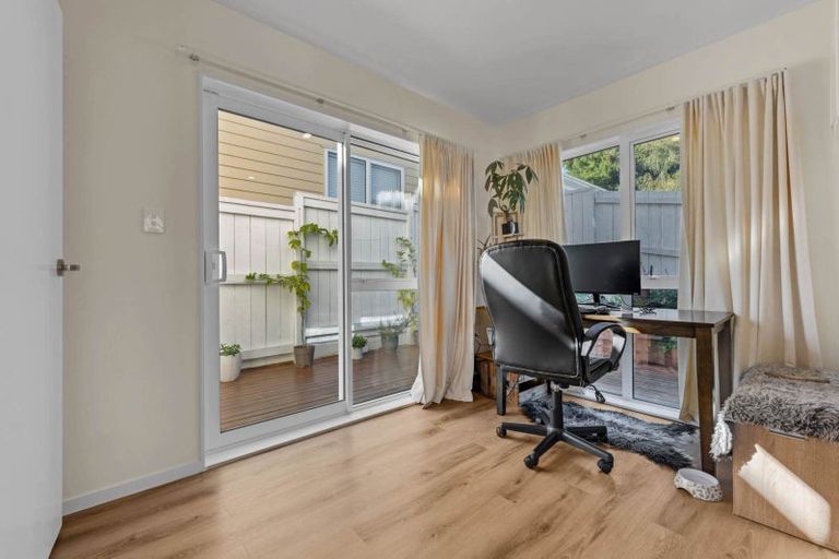 Photo of property in 45c Rangeview Road, Sunnyvale, Auckland, 0612