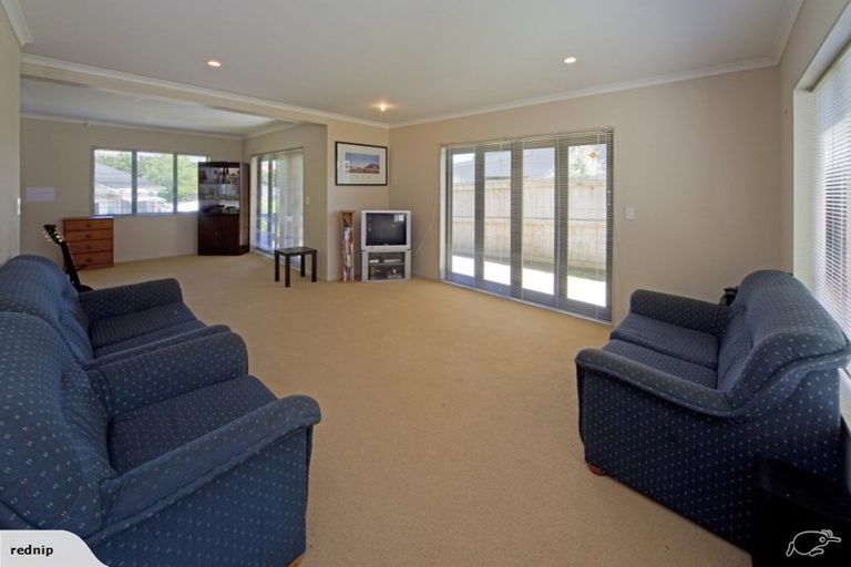 Photo of property in 3 Jomard Terrace, Northcross, Auckland, 0632