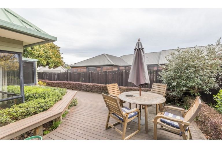 Photo of property in 2/8 Herbs Place, Cashmere, Christchurch, 8022