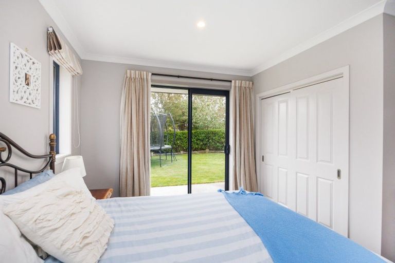 Photo of property in 18 Oak Crescent, Ashhurst, 4810