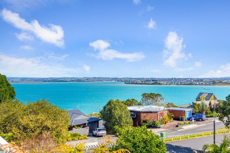 Photo of property in 9 Brigantine Drive, Beach Haven, Auckland, 0626