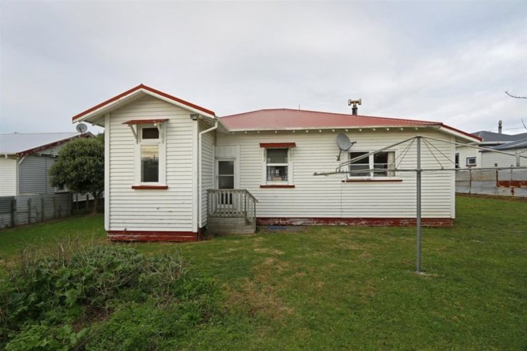 Photo of property in 3 Riemenschneider Street, Manaia, 4612