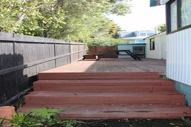 Photo of property in 1/6 Lyons Avenue, Murrays Bay, Auckland, 0630