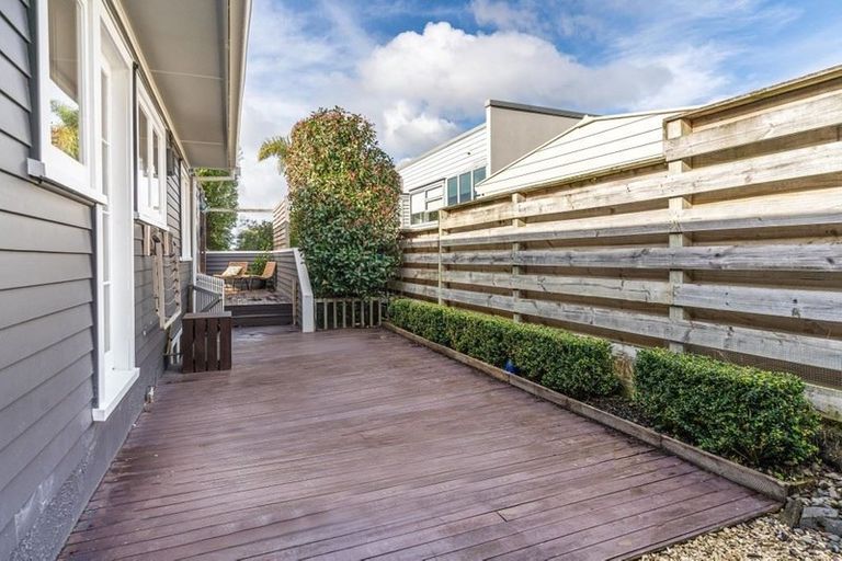 Photo of property in 1/7 Arahia Street, Northcote, Auckland, 0627