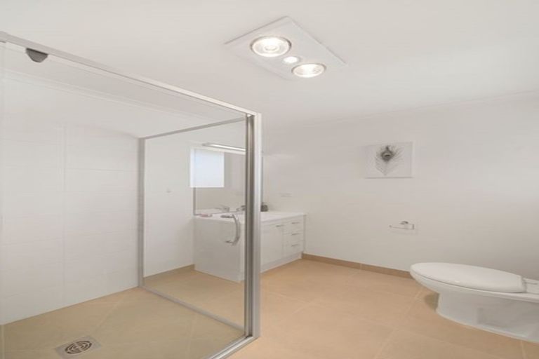 Photo of property in 12 Regis Park Drive, Pukekohe, 2120