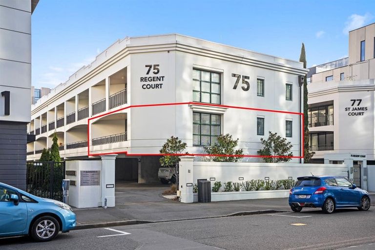 Photo of property in Regent Courts, 2/75 Gloucester Street, Christchurch Central, Christchurch, 8013