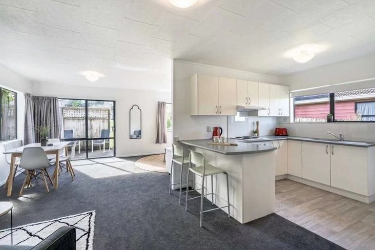 Photo of property in 99 West Harbour Drive, West Harbour, Auckland, 0618
