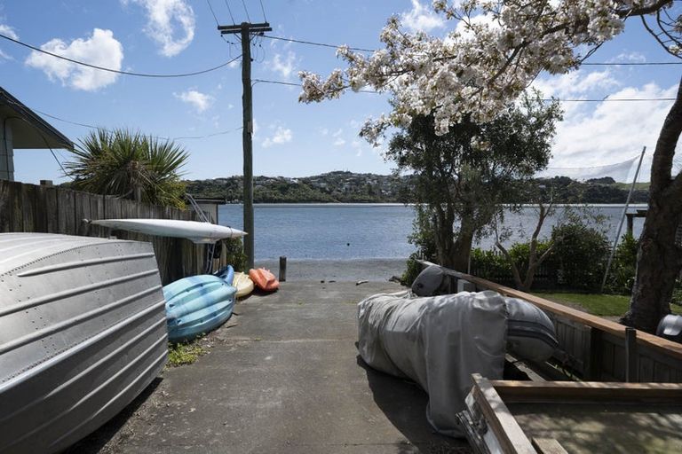 Photo of property in 29 Seaview Road, Paremata, Porirua, 5024