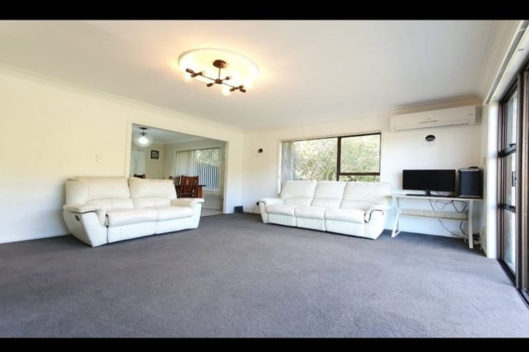 Photo of property in 24 Eugenia Rise, Totara Heights, Auckland, 2105