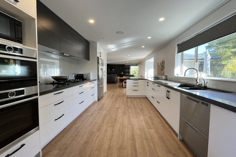 Photo of property in 10 Surrey Crescent, Hokowhitu, Palmerston North, 4410