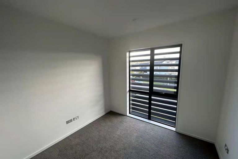 Photo of property in 1 Dotterel Place, Westgate, Auckland, 0614