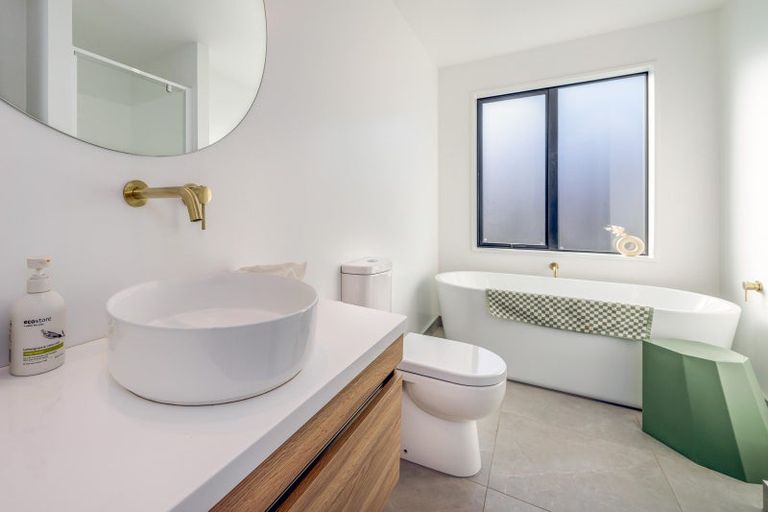 Photo of property in 10 Scurr Terrace, Wanaka, 9305