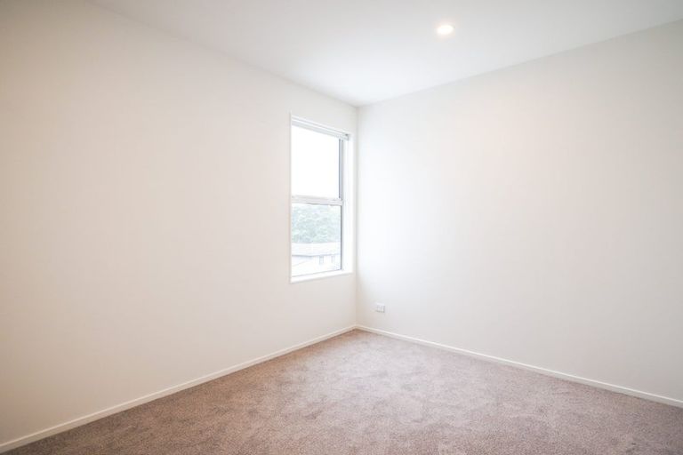 Photo of property in 5/10 Tirimoana Road, Te Atatu South, Auckland, 0602