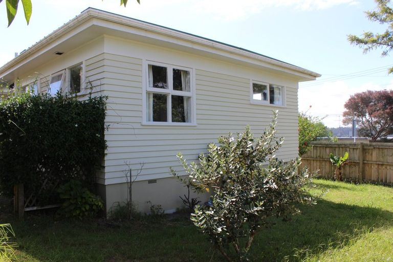 Photo of property in 1/2 Tiri Tiri Road, Birkdale, Auckland, 0626