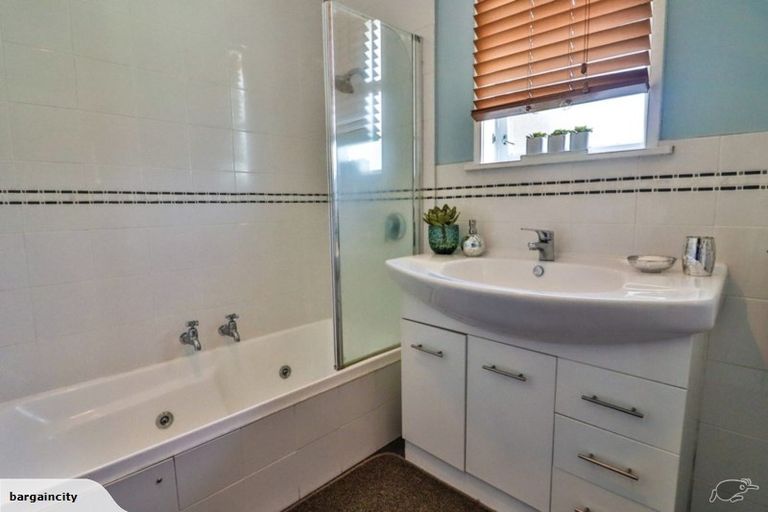 Photo of property in 9 Leslie Avenue, Cloverlea, Palmerston North, 4412