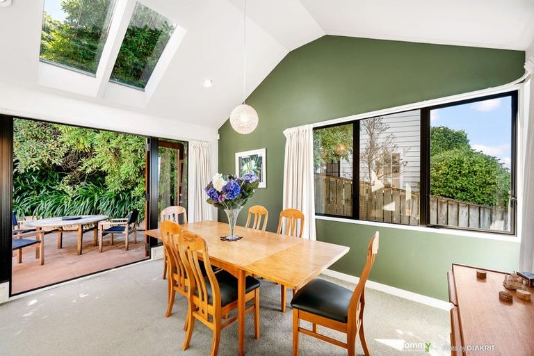 Photo of property in 9a Wadestown Road, Wadestown, Wellington, 6012