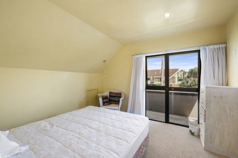 Photo of property in 1/43 Milford Road, Milford, Auckland, 0620