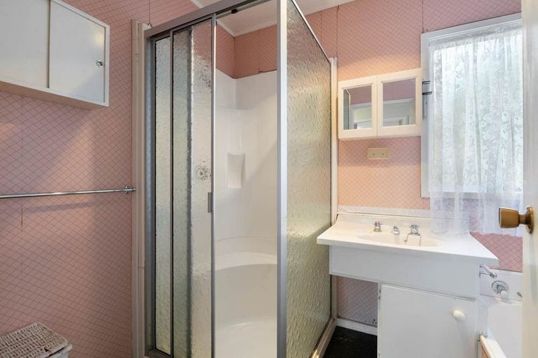 Photo of property in 24 Santiago Crescent, Unsworth Heights, Auckland, 0632