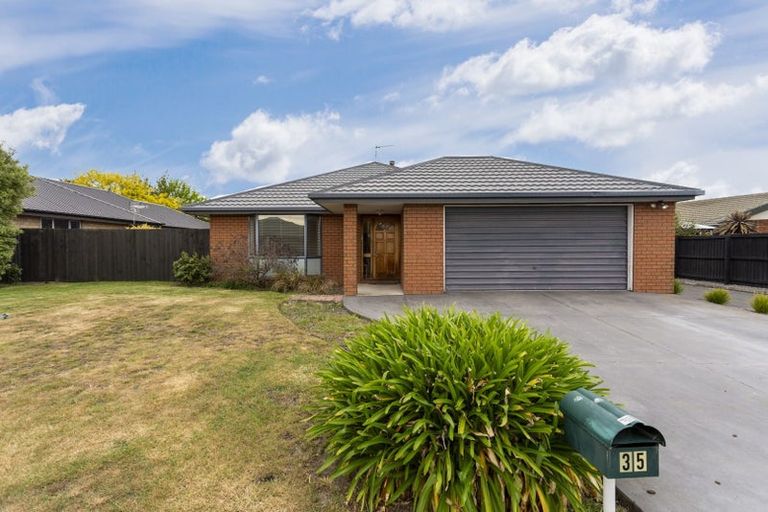 Photo of property in 35 Broadhaven Avenue, Parklands, Christchurch, 8083