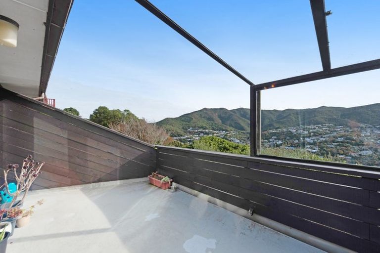 Photo of property in 16a Parklands Drive, Karori, Wellington, 6012