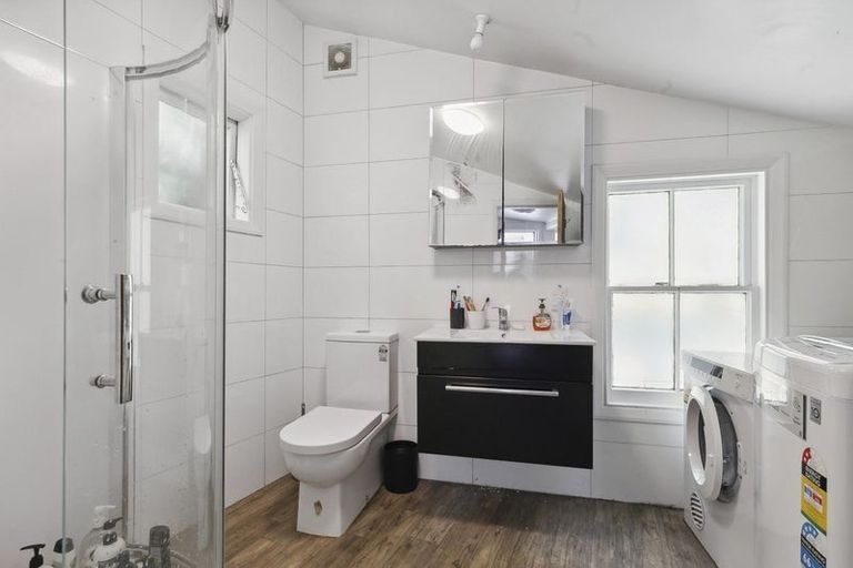 Photo of property in 66 Kelburn Parade, Kelburn, Wellington, 6012