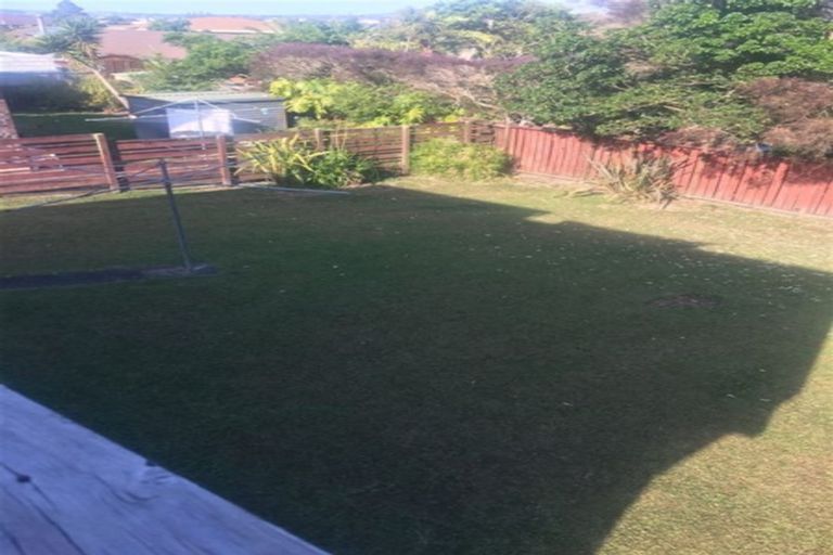 Photo of property in 19 Rosewarne Crescent, Glendene, Auckland, 0602