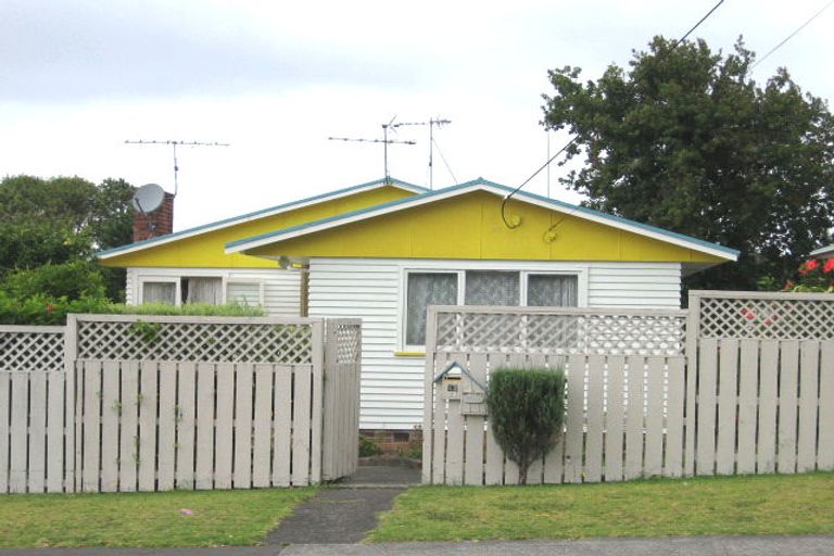 Photo of property in 1/21 Lancaster Road, Beach Haven, Auckland, 0626