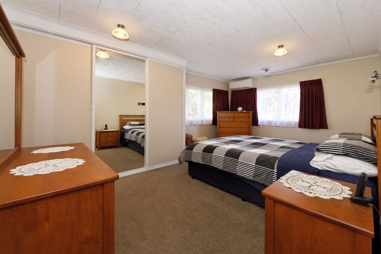 Photo of property in 95 Cliff View Drive, Green Bay, Auckland, 0604