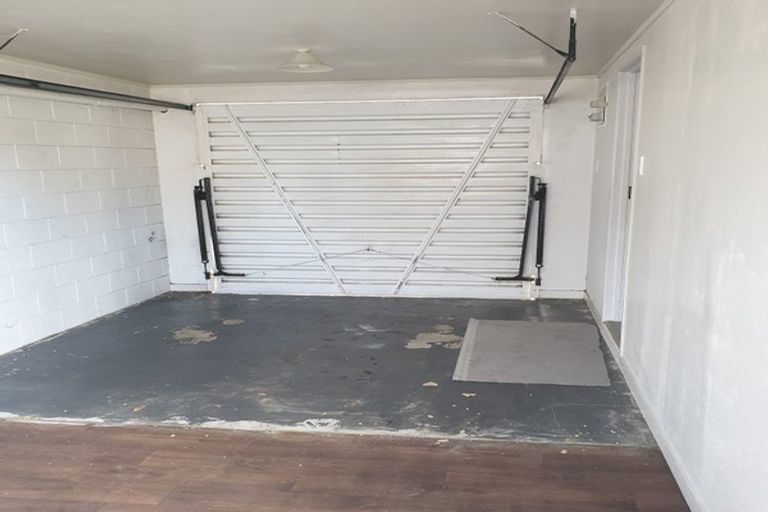 Photo of property in 17a Edgewater Parade, Waiuku, 2123