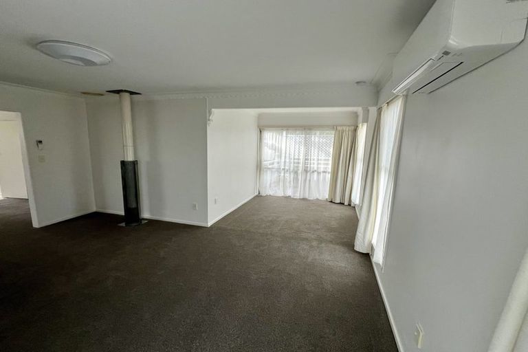 Photo of property in 27 Halberg Street, Glenfield, Auckland, 0629