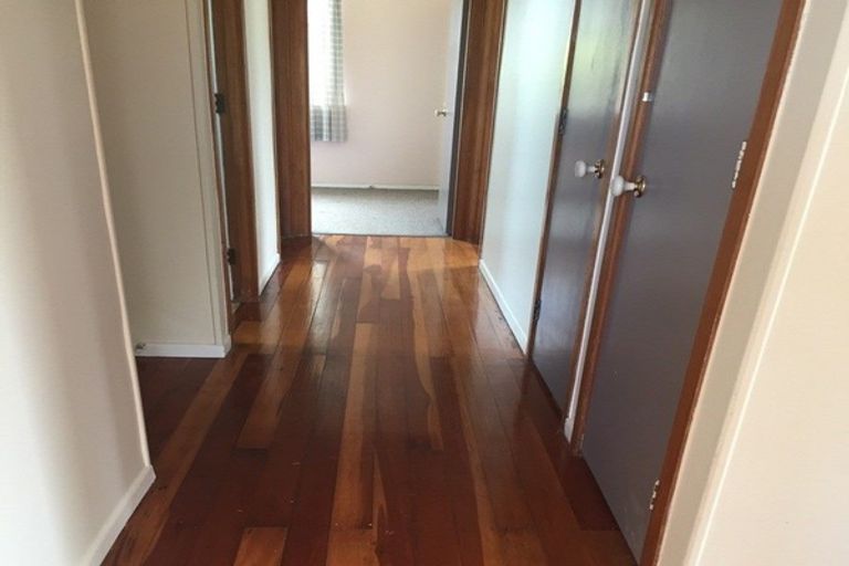 Photo of property in 14 Wakeling Avenue, Te Atatu South, Auckland, 0610