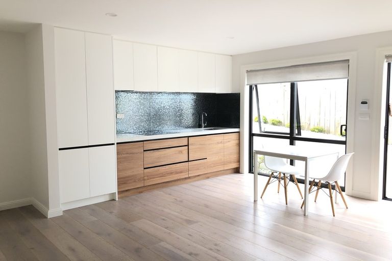 Photo of property in 9 Para Close, Fairview Heights, Auckland, 0632