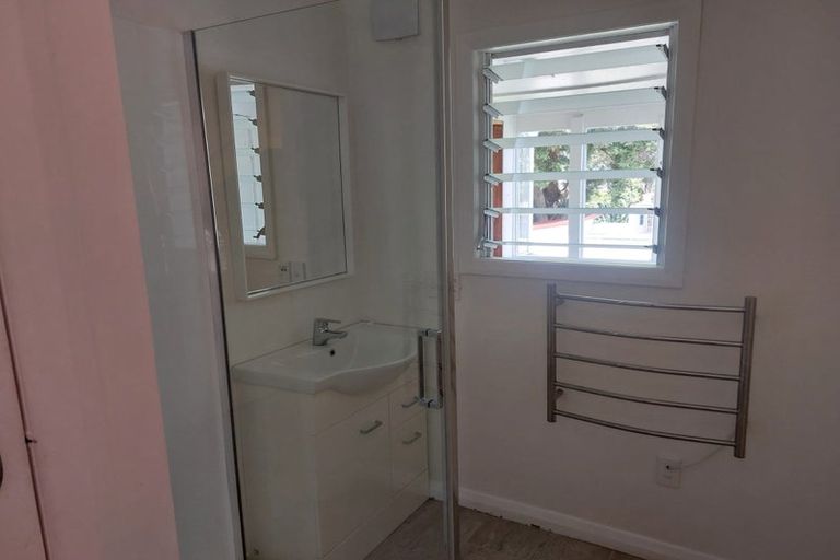 Photo of property in 27 Belle Vue Avenue, Northcote Point, Auckland, 0627