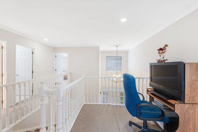 Photo of property in 198 Botany Road, Botany Downs, Auckland, 2010