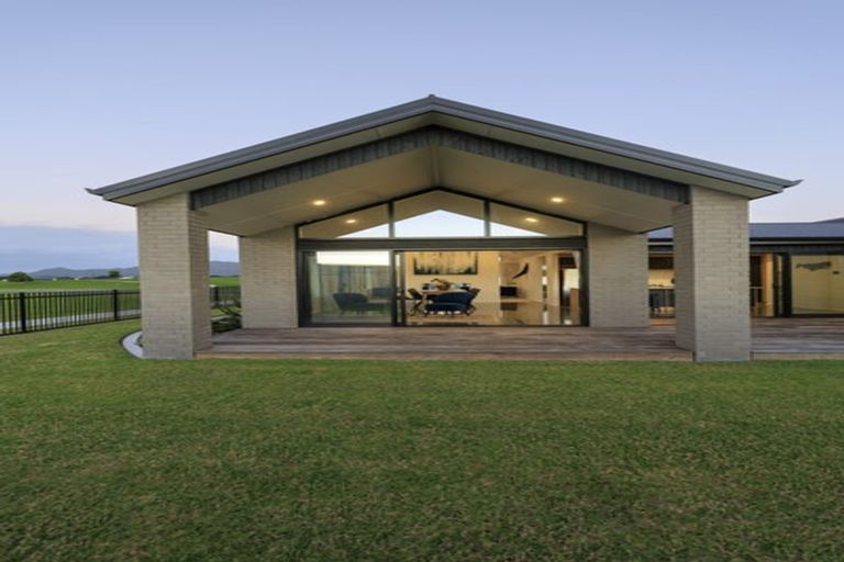 Photo of property in 14 Beveridge Road, One Tree Point, 0118