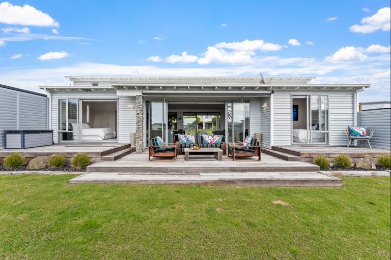 Photo of property in 15 Meiklejohn Way, Omaha, 0986