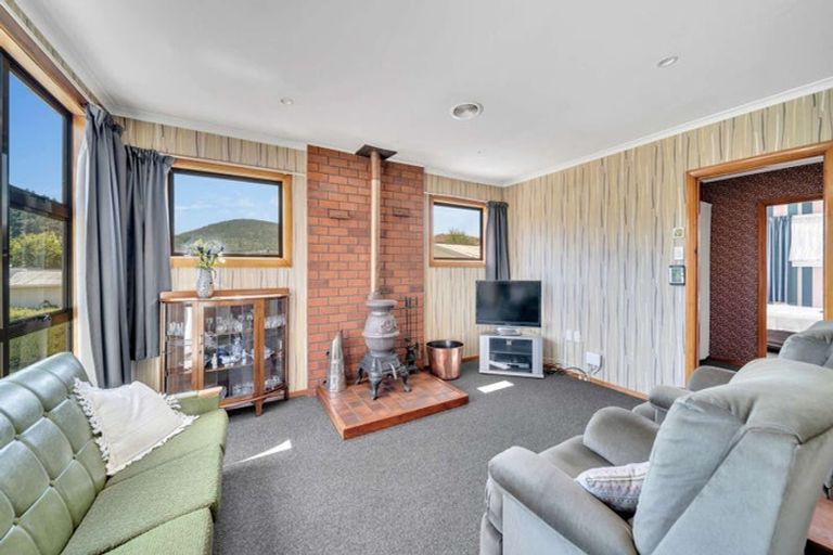 Photo of property in 24 Halsey Street, Clinton, 9534