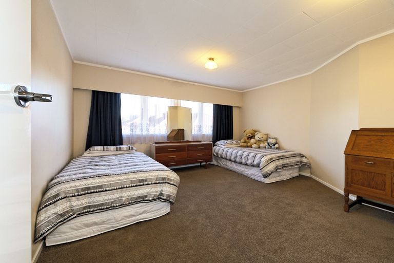 Photo of property in 95 Cliff View Drive, Green Bay, Auckland, 0604