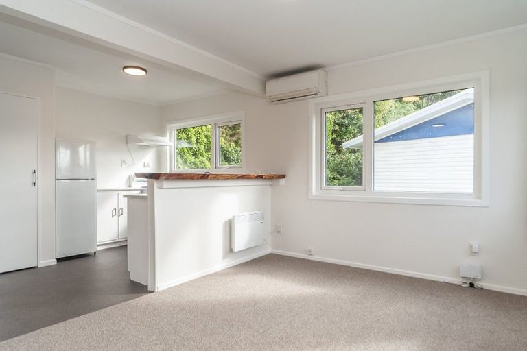 Photo of property in 2/5 Wye Street, Island Bay, Wellington, 6023