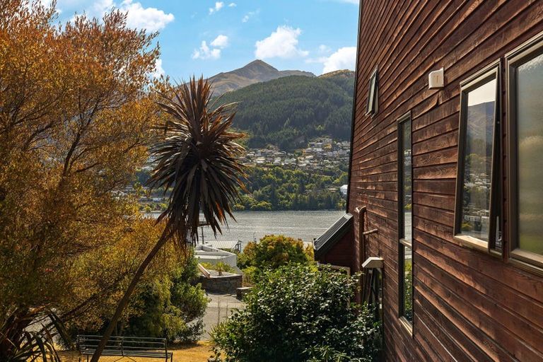 Photo of property in 20 Balmoral Drive, Kelvin Heights, Queenstown, 9300