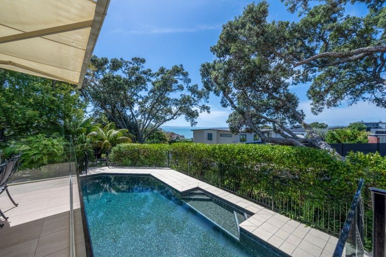 Photo of property in 2 Glenoaks Rise, Mellons Bay, Auckland, 2014