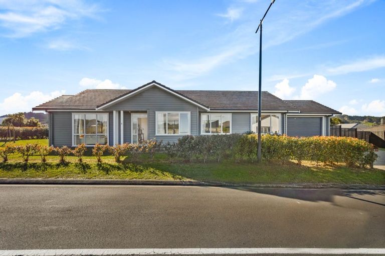 Photo of property in 5 Aro Mato Place, Huapai, Kumeu, 0810