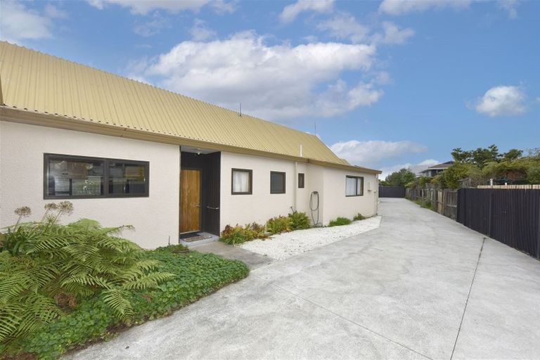 Photo of property in 2/63 Beachville Road, Redcliffs, Christchurch, 8081