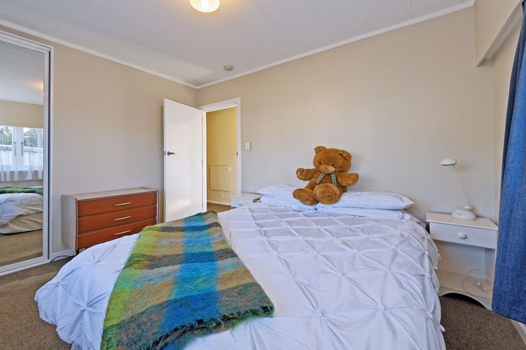 Photo of property in 95 Cliff View Drive, Green Bay, Auckland, 0604