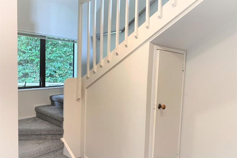 Photo of property in 21 Pohutukawa Avenue, Red Beach, 0932