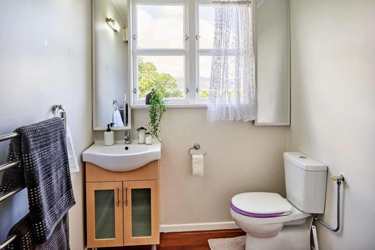 Photo of property in 13 City View Grove, Harbour View, Lower Hutt, 5010