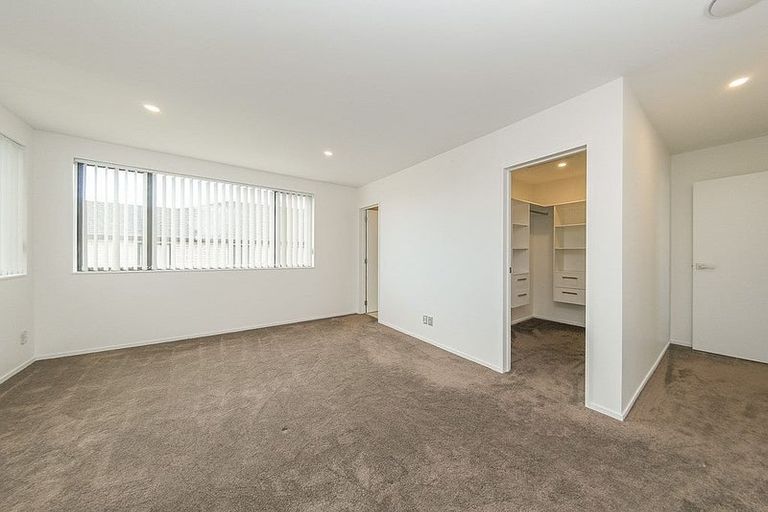 Photo of property in 2 Azzurro Way, Flat Bush, Auckland, 2019