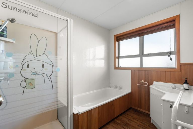 Photo of property in 424 Memorial Avenue, Burnside, Christchurch, 8053